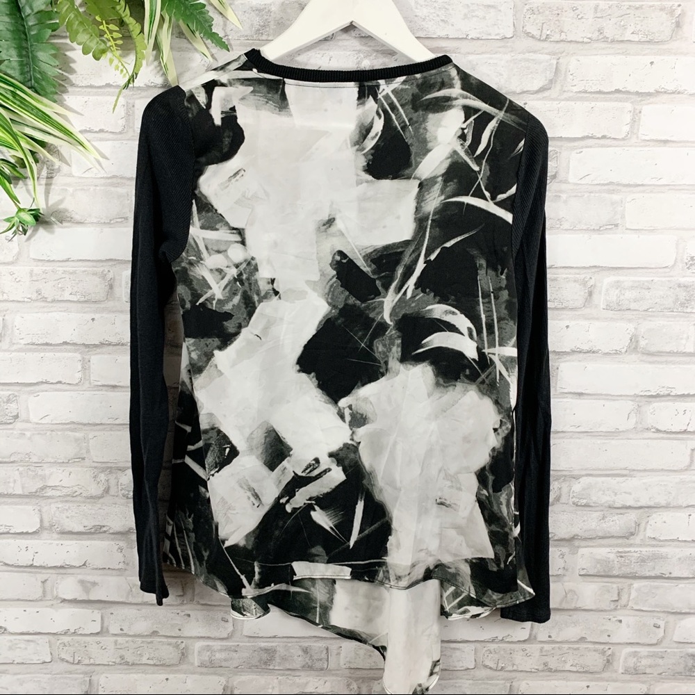 Simply Vera • Asymmetrical Black & White Top - Picture 7 of 7